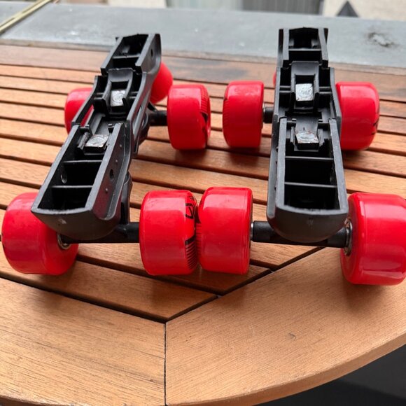 Roller Derby Skate Plates With Red Wheels - Picture 4 of 5